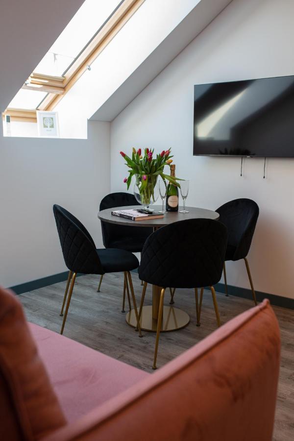 M8 Stylish One-Bedroom Apartment Kaunas Ngoại thất bức ảnh